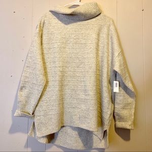 Cream over sized sweater ((Make me an offer))